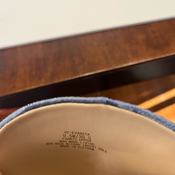 Elegant Blue Velvet Heeled Boots - Picture 5 of 8